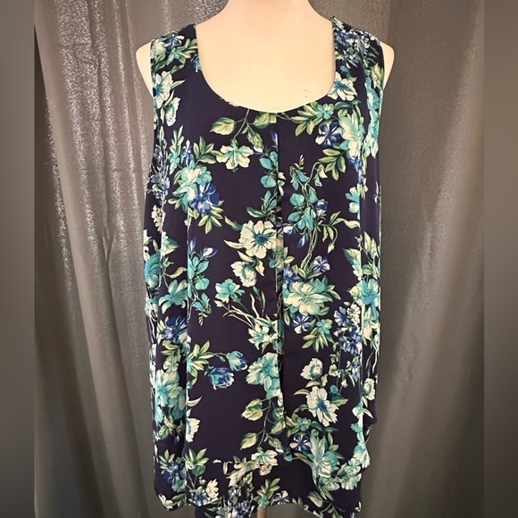 NY Collections Women Blue Floral blouse with split front and button on the back - Picture 1 of 9